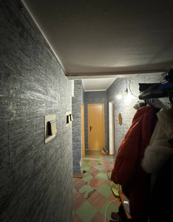 2к роздільні кімнати, вікна м/п, меблі залишаються! Офрорм 2%41980 - фото 1