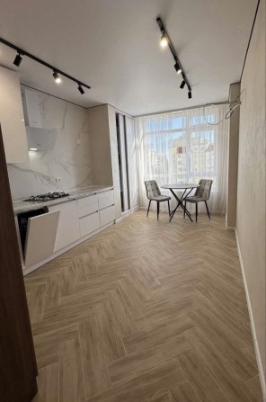 Продаж 1к квартири з ремонтом на Виставці - фото 1