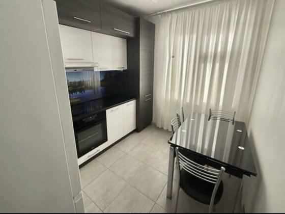 В зданій новобудові 1 кімнатна, з меблями і технікою Хмельницький