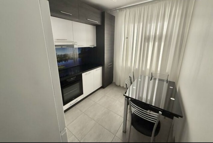 В зданій новобудові 1 кімнатна, з меблями і технікою - фото 1