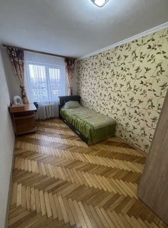 Дуже терміново продам 3 кімн квартири на 4 поверсі поруч парку - фото 1