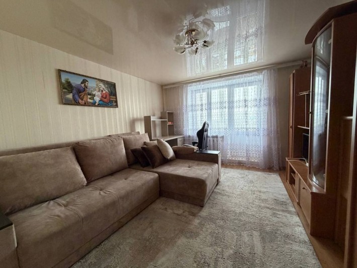 Простора 3к в цеглі з ремонтом, мінімальне оформлення 42316 - фото 1