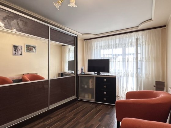 Продаж  1к  район в центрі міста Хмельницький