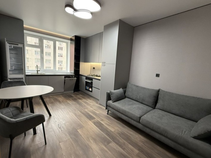 Стильна квартира в якій все продумано до дрібниць на Виставці - фото 1