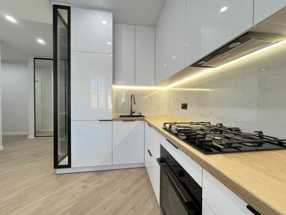 Неймовірно стильна квартира з гарним виглядом на парк мінімальне оформ Хмельницький