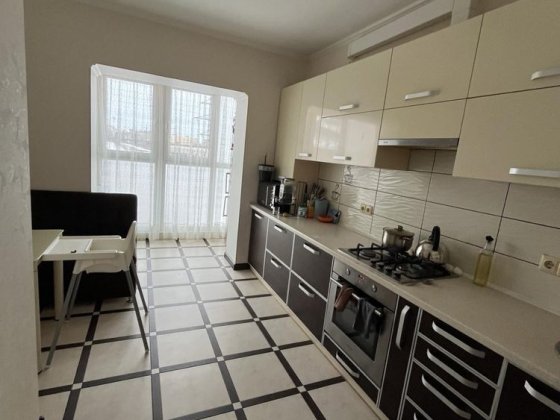 Квартира з закритим двором в районі Епіцентру Зарванці