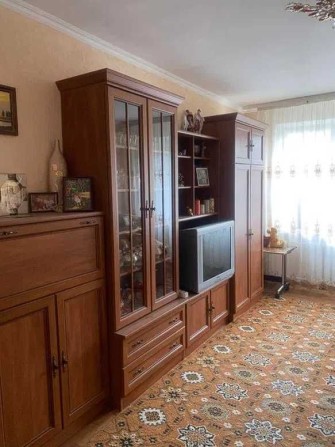 Продам 2  кімнатну квартиру в гарному житловому стані - фото 1