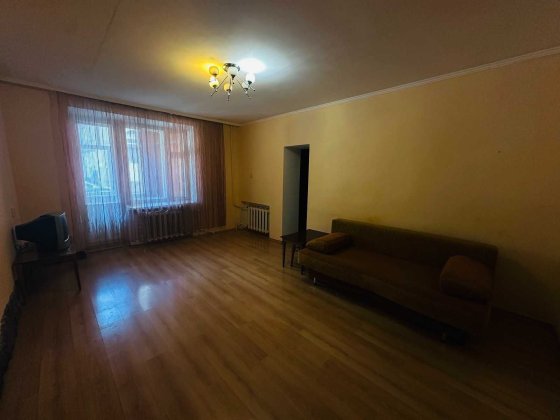 Квартира у добротному будинку на Виставці Хмельницький