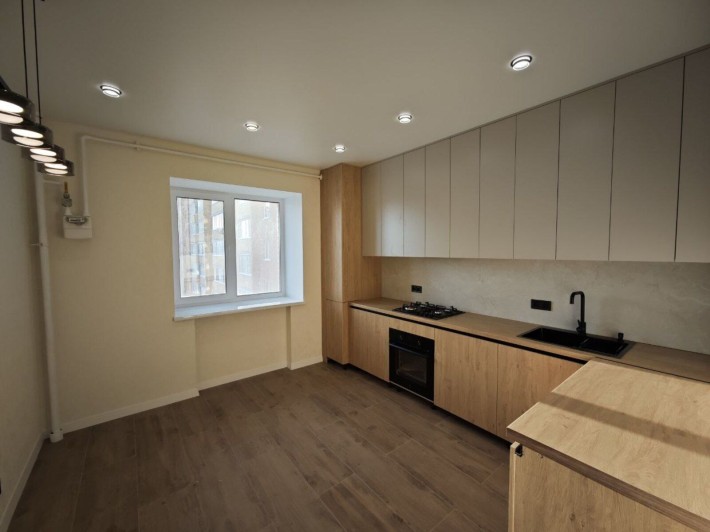 ВИПЛАТИТАК. Світла 2к з сучасним дизайнерським ремонтом! 42094 - фото 1