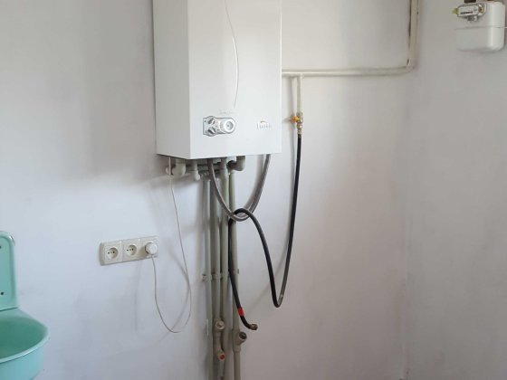 Продам 3-х квартиру 43,5м.кв  на 1 этаже 2-х этажного кирпичного дома. Синельниково