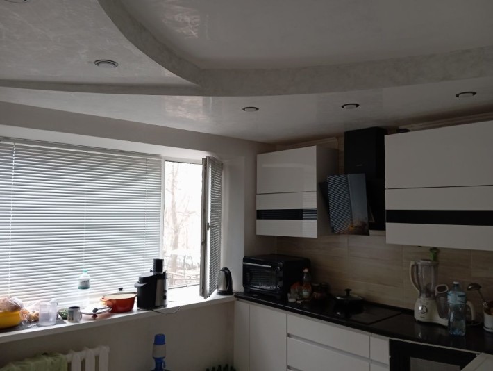 Трехкімнатну квартиру в Дніпрі на правому березі район пр.Івана Мазепи - фото 1