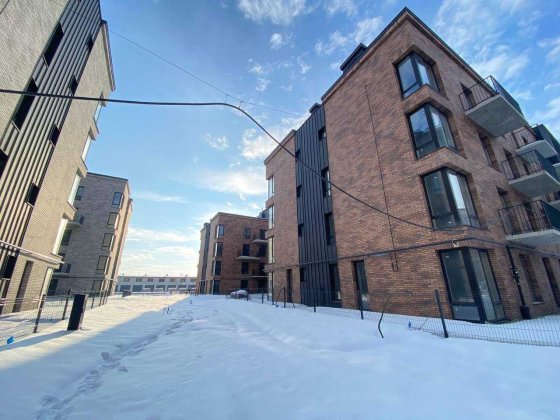 ЗДАНА 2-кімнатна квартира з Власним Патіо! Крихівці