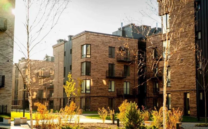 Трикімнатна з балконом та терасою у ЖК Долішній - фото 1