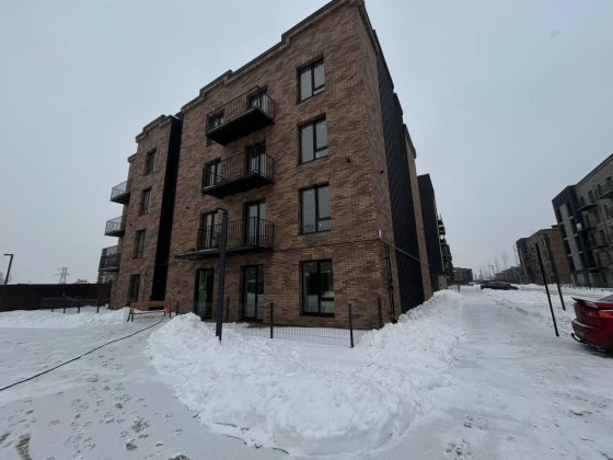 Здана 2 кімнатна !Можна робити ремонт! Крихівці