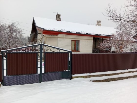 Продаж 2к квартири у квартирному будинку. Надворная