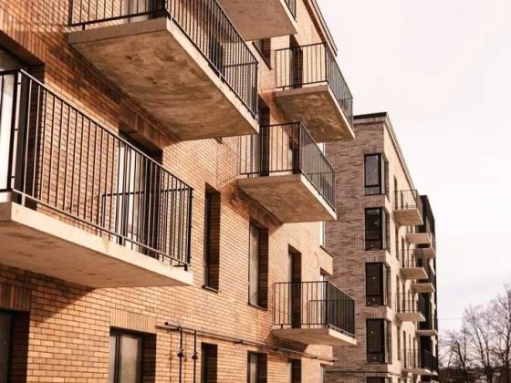 Здана 2к квартира з патіо, чорновий ремонт, малоповерховий ЖК Долішній Крихівці