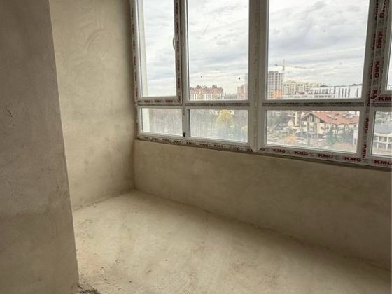 Продається простора 1 кімнатна квартира із видом на озеро Крихівці