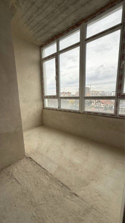 Продається простора 1 кімнатна квартира із видом на озеро - фото 1