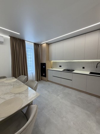 Продаю 3 кімнатну квартиру біля озера - фото 1