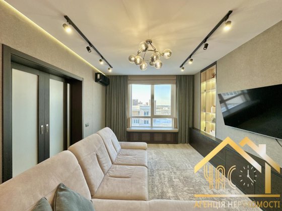 Дворівнева 4-кімнатна квартира з дизайнерським ремонтом в с.Гатне Гатное