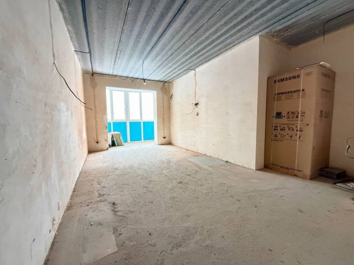 Велика 1-к квартира з газом! Ціна 700$ за м2! З частковим ремонтом! - фото 1