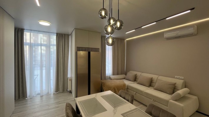 Продаж 2-кімнатної квартири з ремонтом у престижній локації, с. Гатне - фото 1