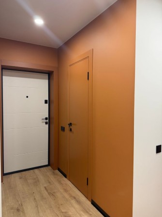 Продаж квартири-студії з дизайнерським ремонтом - фото 1