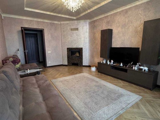 Продаж дворівневої квартири з ремонтом і каміном вул. Садова Пустомыты