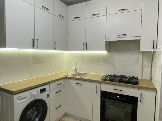 Продається затишна 1-кімнатна квартира з технікою, гаражем та підвалом Пустомыты