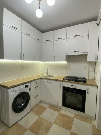 Продається затишна 1-кімнатна квартира з технікою, гаражем та підвалом - фото 1