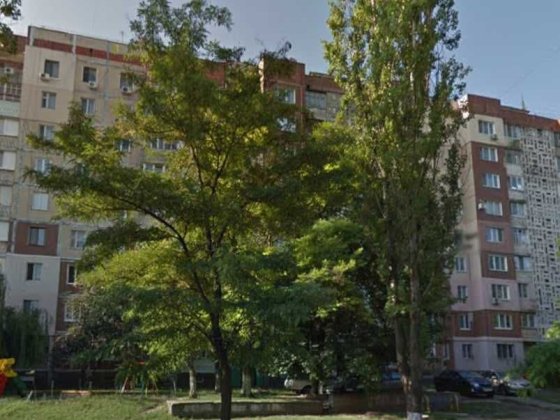 Двокімнатна чешка на Таїрова. 3й поверх. Газ. Другий ряд будинків. Лиманка