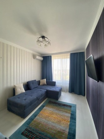 Срочно! Евро-двушка возле моря с ремонтом ,мебелью и техникой . - фото 1