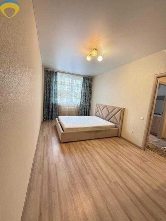 Продам 1к. квартиру с мебелью и техникой на 2 этаже ЖК 7 НЕБО - фото 1