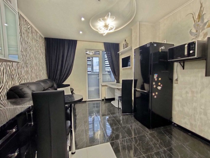 Продам 1 комнатную квартиру с ремонтом в ЖМ Радужный - фото 1