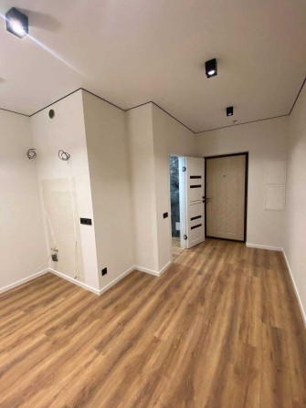 Продам квартиру студию в ЖК Акварель 8 - фото 1