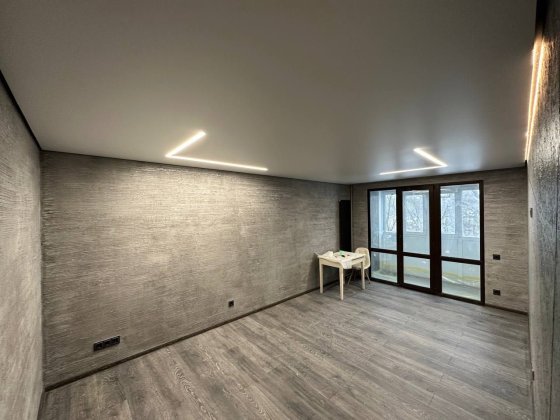 Обміняю двокімнатну квартиру в центрі на будинок в Карлівка Карловка