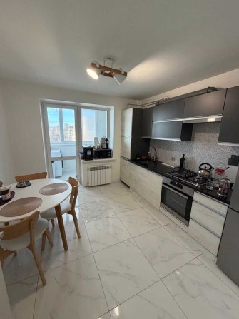 ТЕРМІНОВО продається шикарна квартира з дизайнерським ремонтом. - фото 1