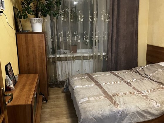 Продається гарна  трьохкімнатна квартира в Південо-Західному районі Шаровечка