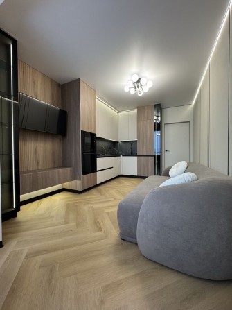 Сучасна квартира біля входу в Парк Шевченка - фото 1