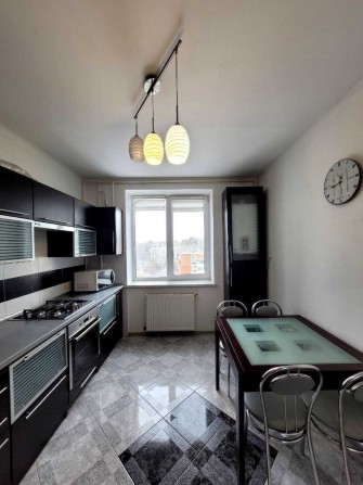 Продам 2 кім. квартиру з ремонтом по вул. Хіміків - фото 1