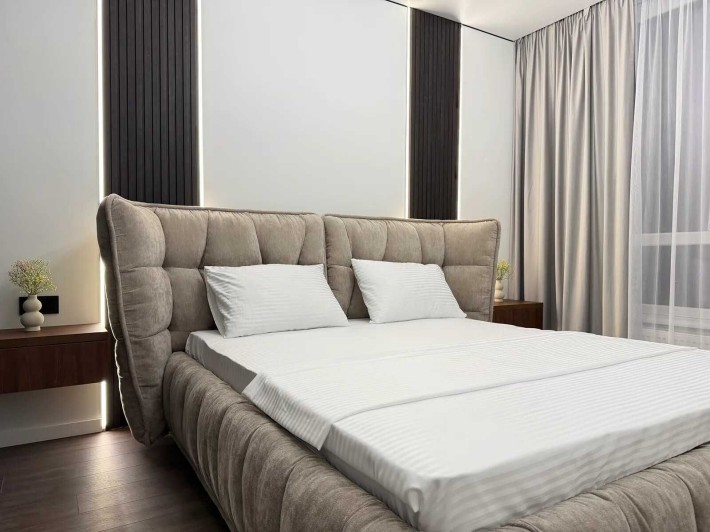 Шикарна двокімнатна з відкритим балконом! - фото 1