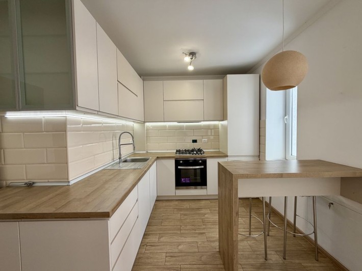 Здана 2 кім  72м2 з ремонтом ,газове опалення - фото 1