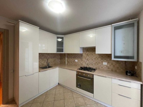 2 кім квартира  ( вул. Молодіжна ) Івано-Франківськ