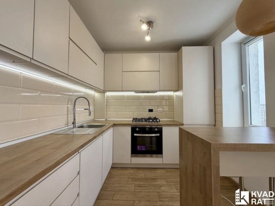 Продаю простору 2кім квартиру р-н Каскад біля ТРЦ Велес Ивано-Франковск