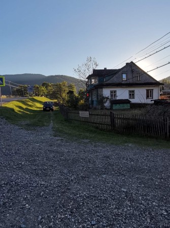 Продається квартира на ділянці 0,7 га в центрі с.Татарів - фото 1