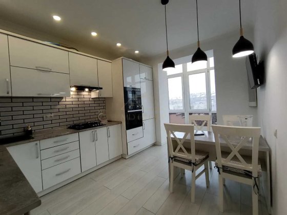 Продається двокімнатна квартира на Довгій Ивано-Франковск