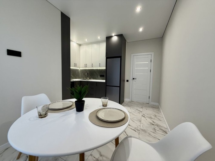 Новий ремонт!  Продаж однокімнатної квартири з меблями і технікою. - фото 1