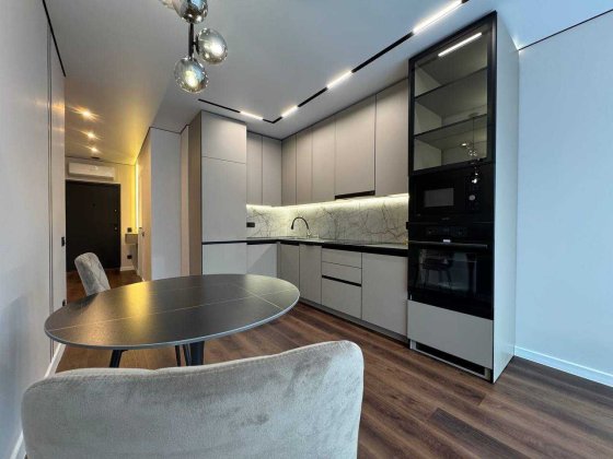 Ідеальна 1.5 кім з балконом та басейном на даху будинку! Ивано-Франковск