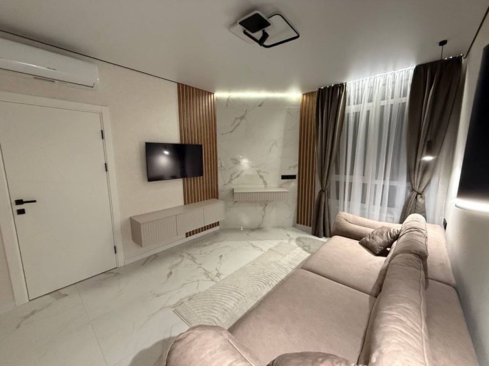 1 кімнатна квартира з дизайнерським ремонтом УНІКАЛЬНА пропозиція! - фото 1