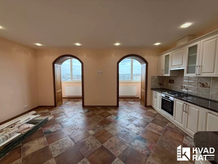 Простора 2-рівнева квартира 133 м2 з якісним ремонтом - фото 1